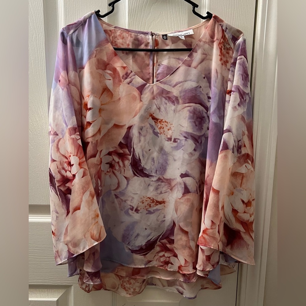 5$25 Jennifer Lopez Pink Purple Floral Blouse Women’s Size M